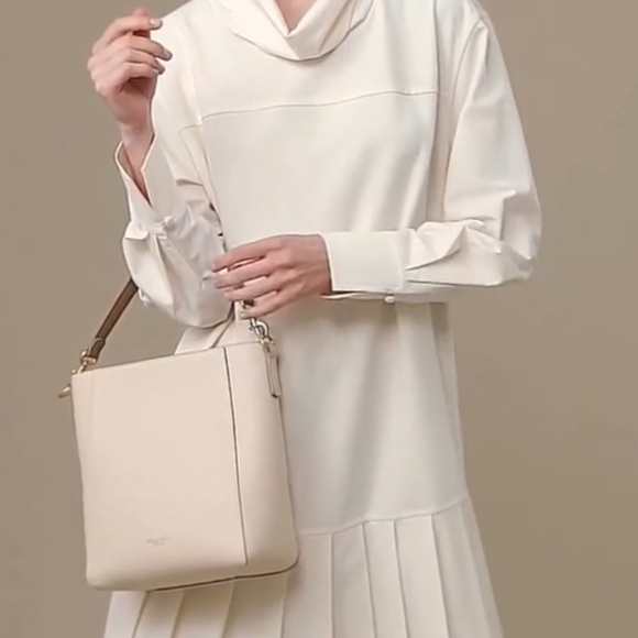 Parisa Wang Small Carrie Bucket Bag - Picture 1 of 8